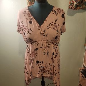 Floral hi-low Torrid top in size 00